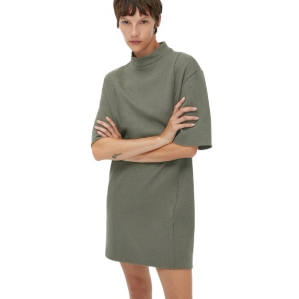 Zara Textured waves Dress. Size M. Knit textured material with slimming line.